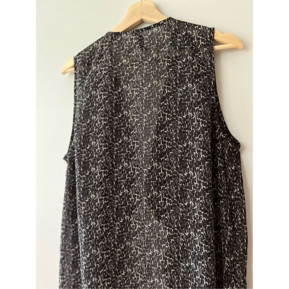 Flowy black and white long vest - Picture 6 of 6